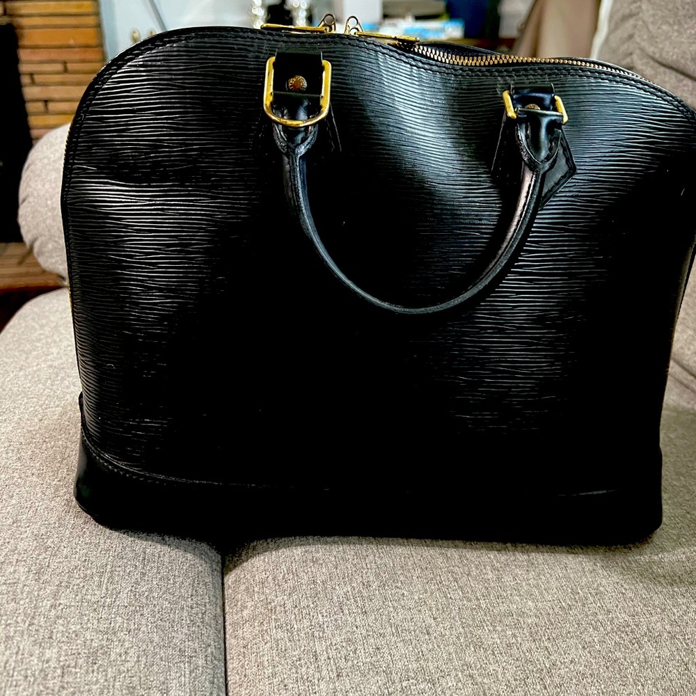 Authentic Louis Vuitton Epi black Alma